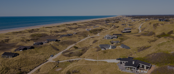 “Livet handler om penge, og lejer du dit sommerhus ud igennem JF Sommerhuse, så kan du nemt få nogle flere af de rigtige nuller på kontoen.”
